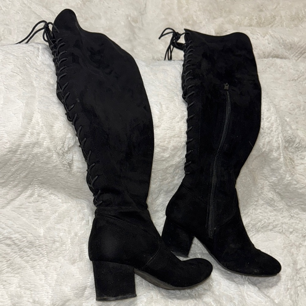 Chic Black Knee-High Boots